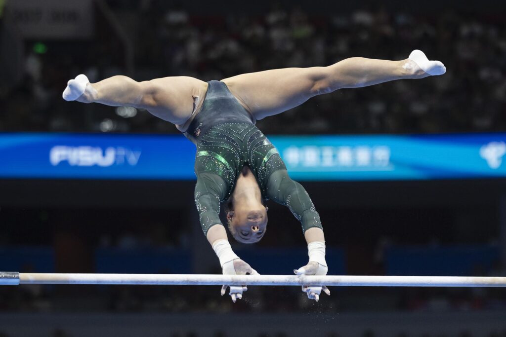 Gymnastka Barbora Mokošová na bradlách